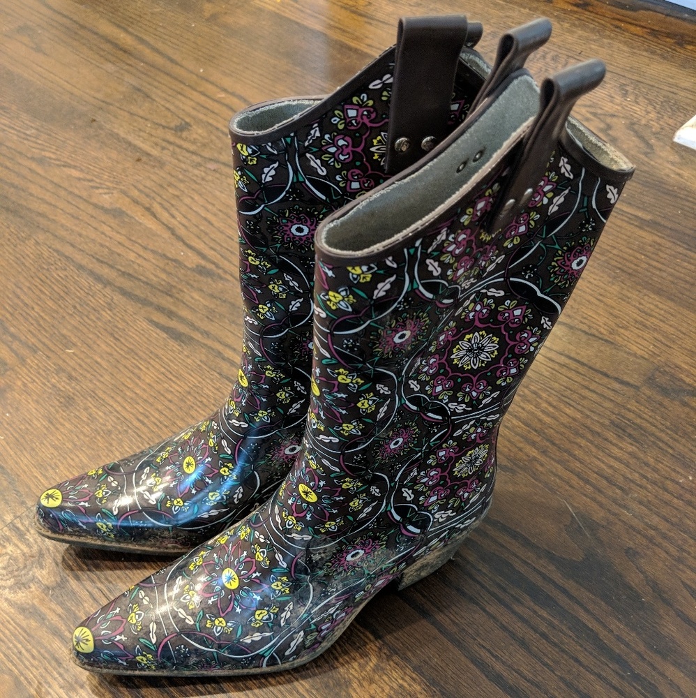 Rain boots, pointed toe, size 7
